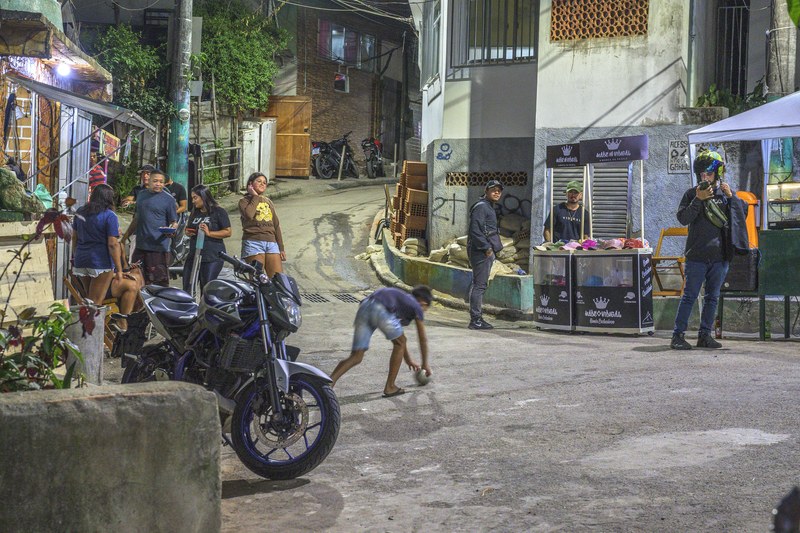 Stalls and motorbikes on a Vidigal street